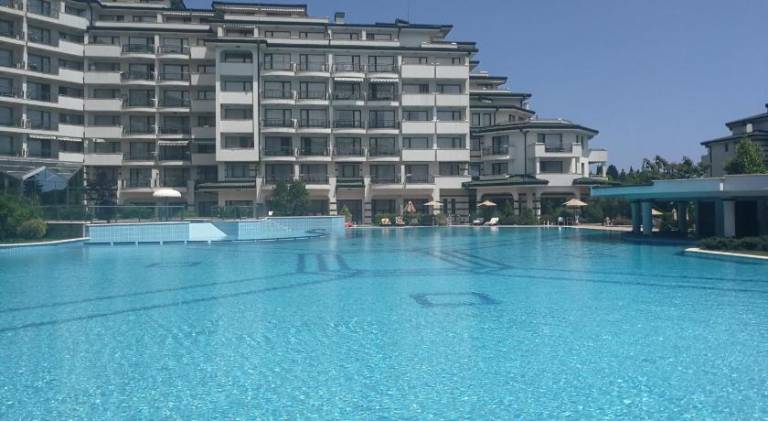 Charming apartment with hot tub & pool | Beach nearby | Pet-friendly in Burgas