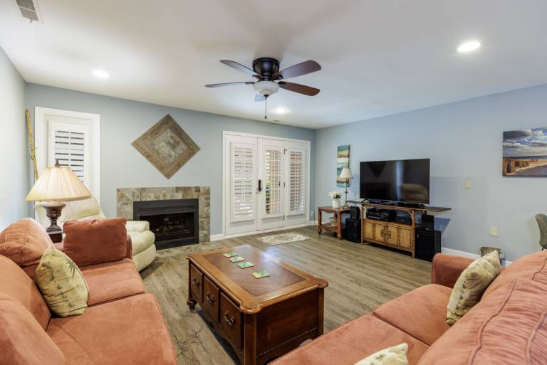 225 Evian: New to Market! Pet Friendly Villa. Free Bikes, Tennis, Pool in Hilton Head Island, SC