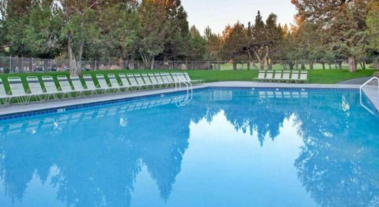 Pleasant chalet with jacuzzi & pool | Dogs allowed — photo 4