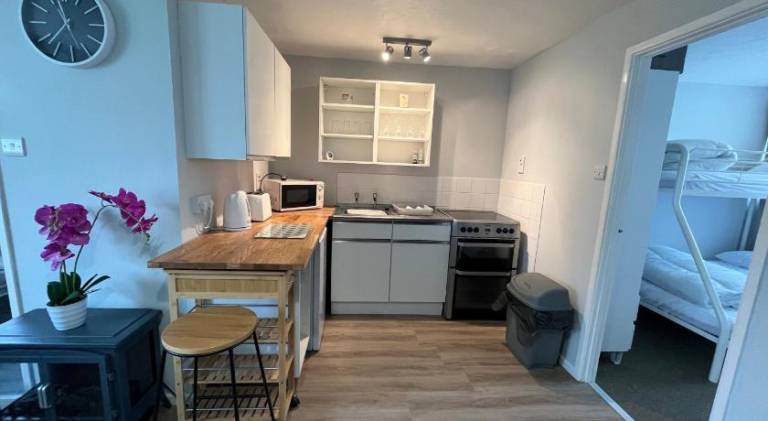 Chalet with 2 rooms for 5 persons — photo 3