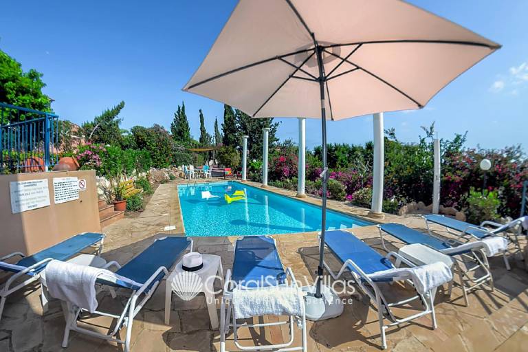 Villa  Peyia