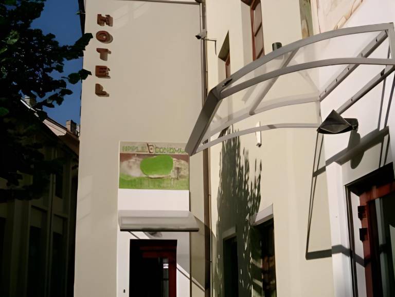 Apple Economy Hotel in Kaunas
