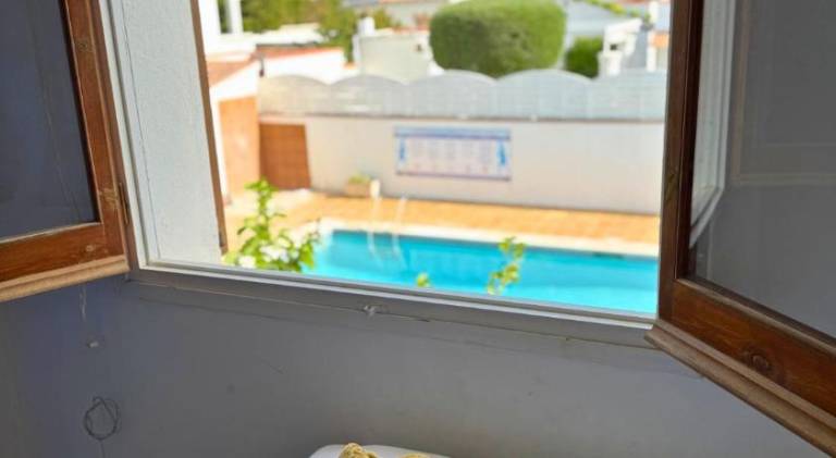 Vacation home with pool & patio — photo 5