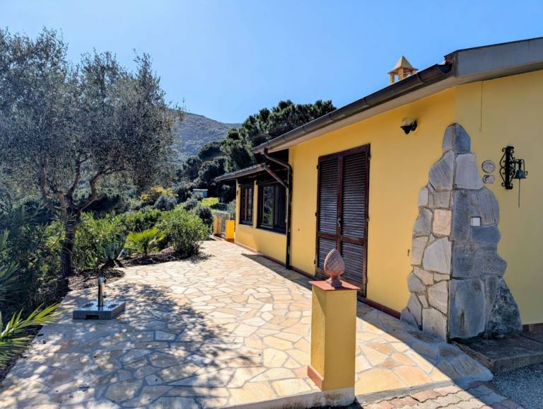 Independent villa with splendid sea view terrace — photo 4