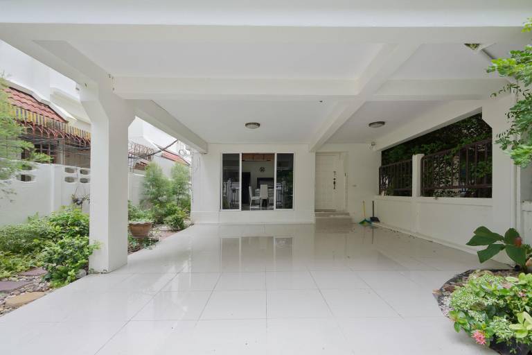 Urban Loft 5BR Terrace Bangkok — photo 5