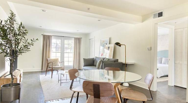 Big serviced apartment with yard, patio & grill | Suitable for remote work | Pets are welcome — photo 2