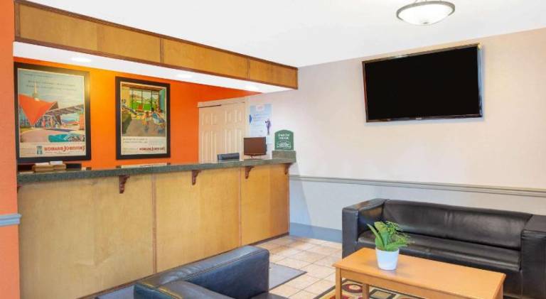 Howard Johnson by Wyndham Salem — photo 2