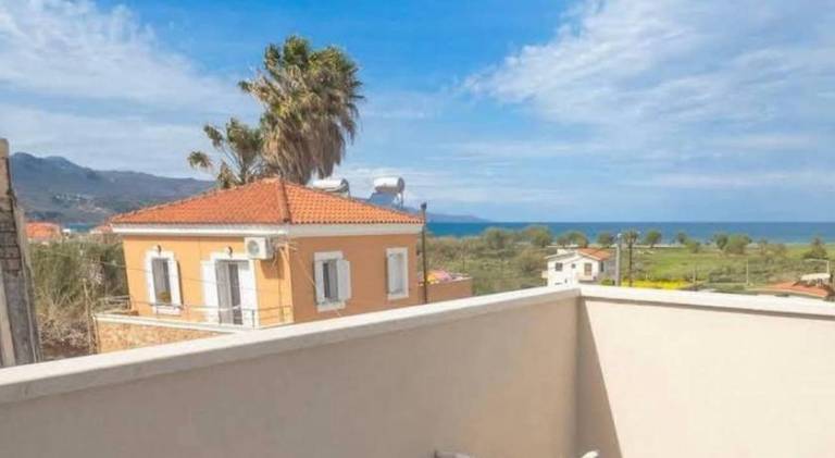House with terrace, garden & grill in Platanias