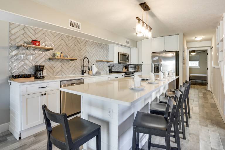 Prime Spot Near Dtwn! Modern Anastasia Island Home — photo 5