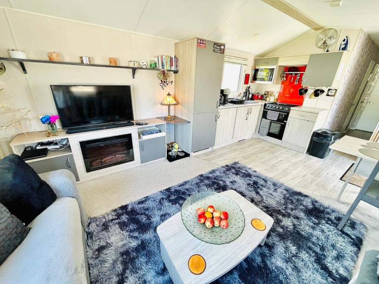 Newquay Seaside Lodge Retreat with Hot Tub — photo 2