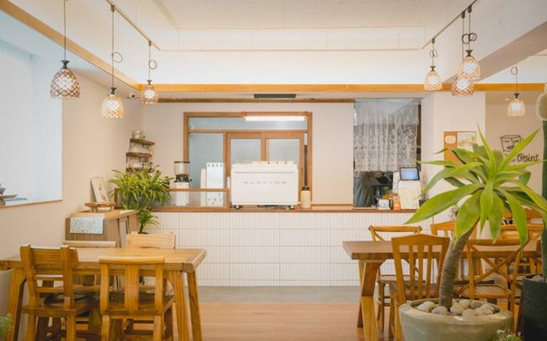 Brown Dot Hotel Choeup
