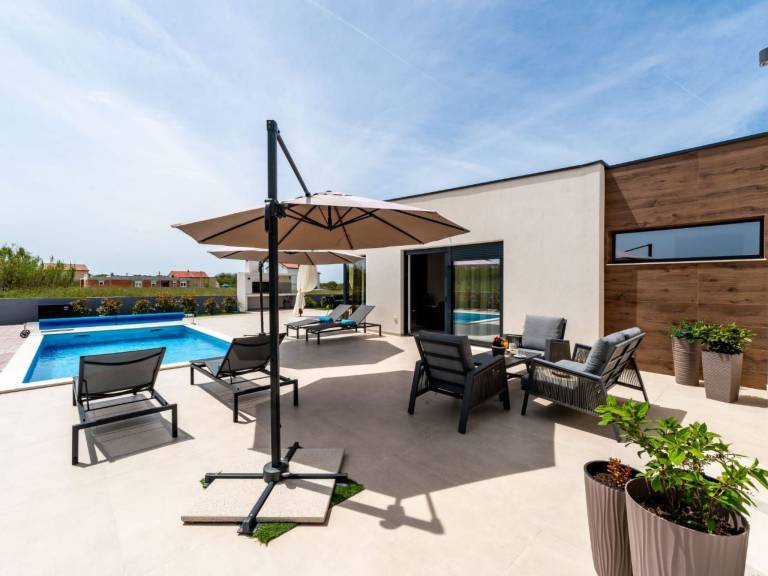 Fully equipped wonderful house with grill, private pool & patio | Pets are welcome — photo 2