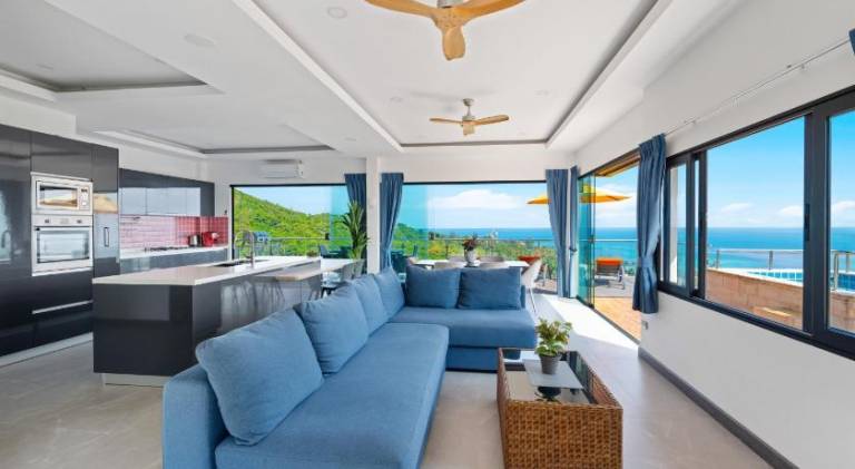 Beautiful villa with hot tub & pool | Pet-friendly — photo 2