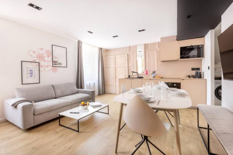 Apartment with patio | Next to Lille Cathedral | Pets are welcome — photo 2