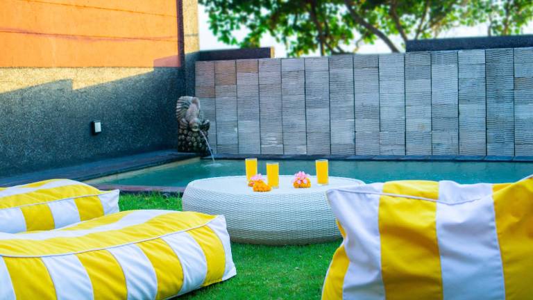 Sunrise Beach Villa, Seaview. Gate too beachfront. in Denpasar