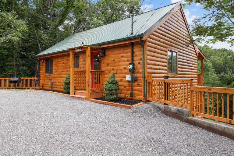 Smoky Nights is an enticing dog-friendly retreat just minutes from the Pigeon Forge Parkway! in Sevierville, TN