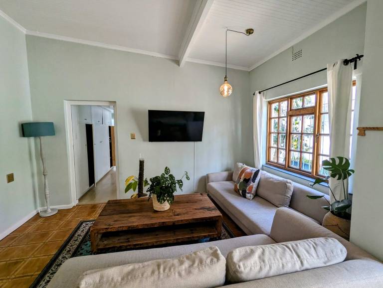 Beachside 2BD Home in the heart of Sea Point