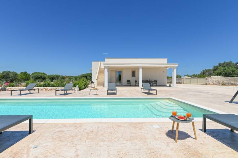Children-friendly ample villa with private pool & yard | Pets are welcome — photo 3