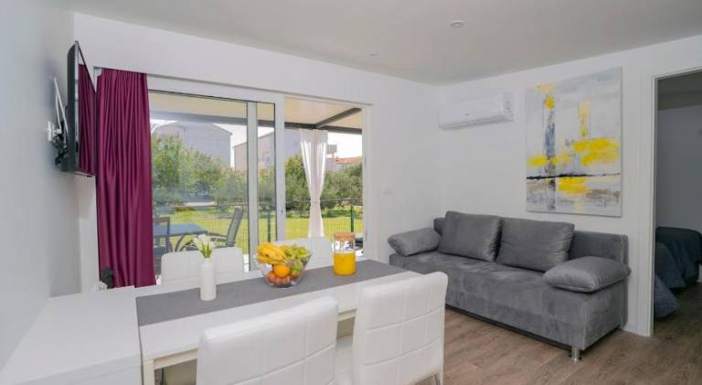 Apartment with garden & terrace — photo 2