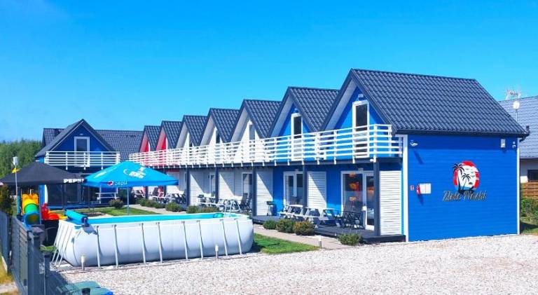 Lodge with pool, barbecue & patio in Darlowo