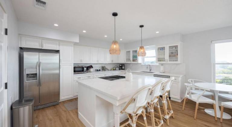 Vacation home with hot tub in San Mateo, CA
