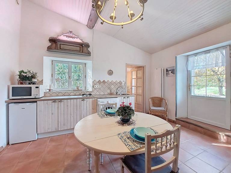 Charming rental apartment with yard, patio & grill | Pets are welcome — photo 4