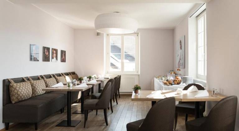 Kunsthotel "Drei Konig" am Marktplatz Stadt Lorrach — photo 2