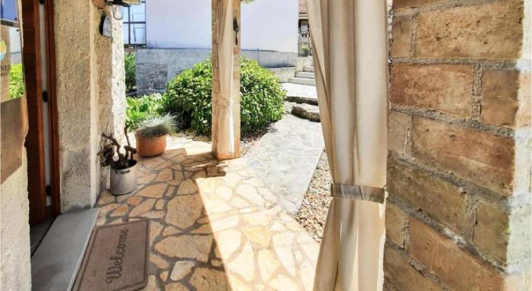Vacation home with jacuzzi — photo 5