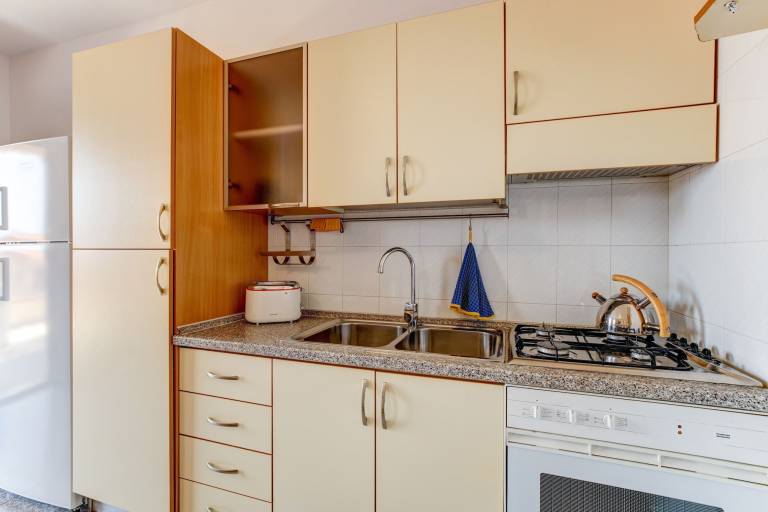 Rental apartment with patio & BBQ | Sea view | Beach nearby | Pets allowed — photo 4