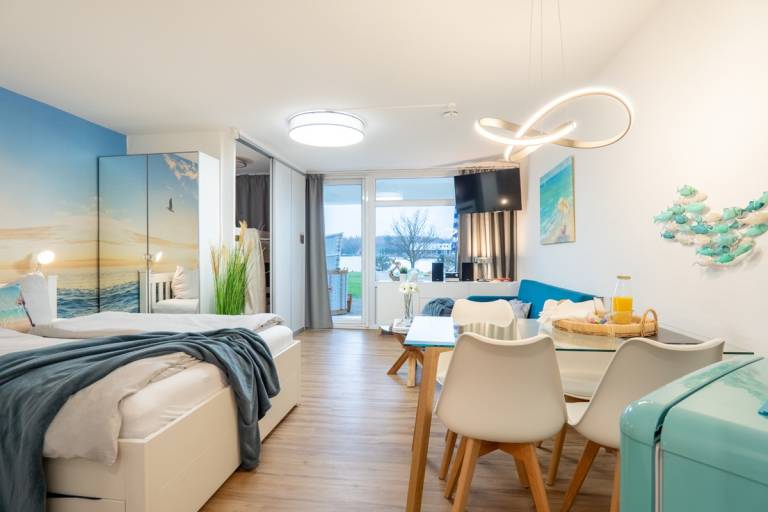 Rental apartment with patio | Water view — photo 3