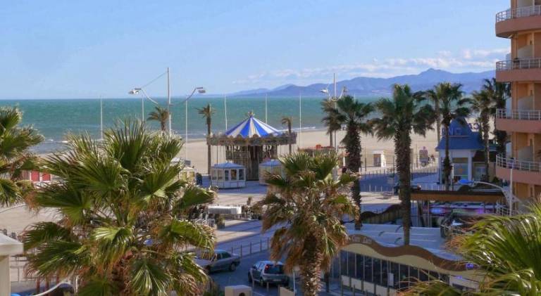 Serviced apartment with sauna, pool & terrace | Close to the beach | Pet-friendly in Canet-en-Roussillon