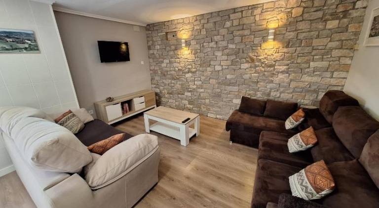 Fully equipped house with grill, terrace & yard | Good for workation | Pets are welcome — photo 2