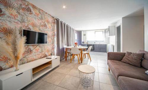 Harmonie Apartments - Pool & Free Parking, 5 min A6 & Chalon sur Saone in Chalon-sur-Saone