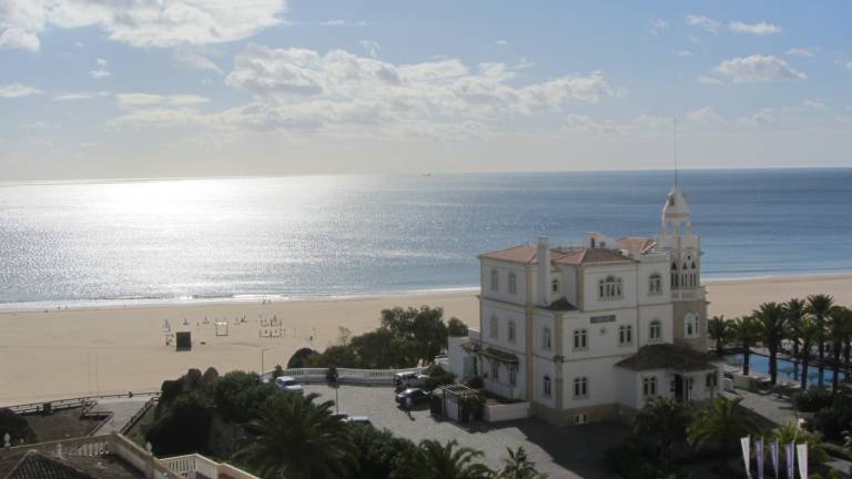 Charming Apartment "Girafa" with Wi-Fi, Balcony and Sea View in Portimão
