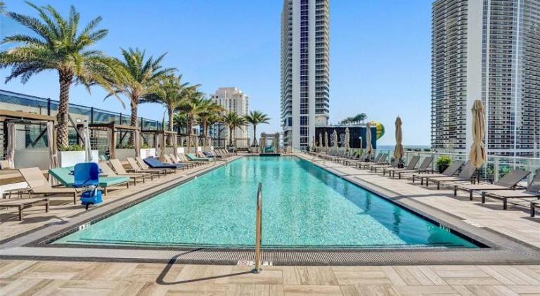 Hyde Beach House Resort - 2BD-2BA Ocean View Luxury Resort - 5 MIN FROM BEACH - 6 GUESTS — photo 4