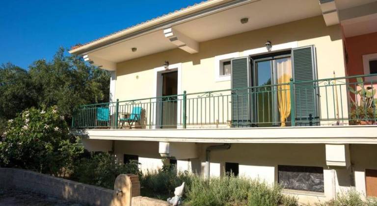 Rental apartment with barbeque, patio & yard — photo 4