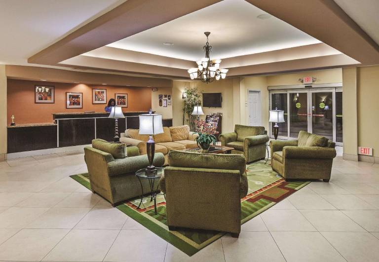 La Quinta Inn & Suites by Wyndham Port Arthur — photo 5