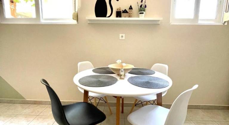 Charming apartment with patio & yard | Perfect for remote work | Pets allowed — photo 5