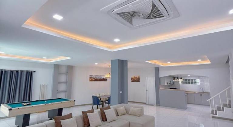 Ample villa with garden, pool & patio | Pets allowed — photo 3