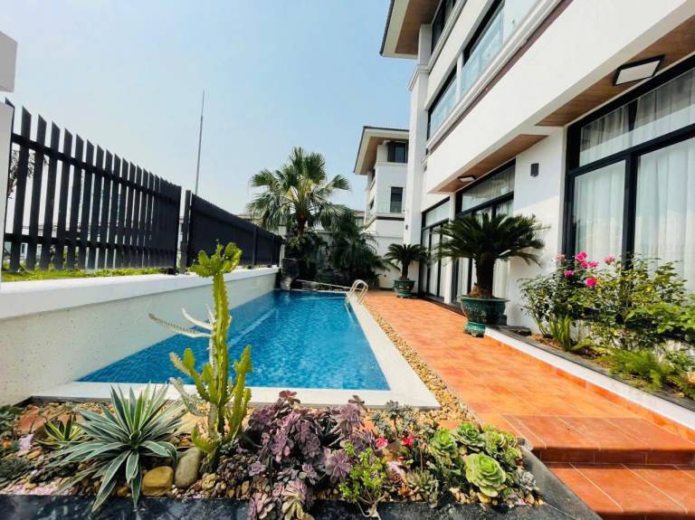 Villa with jacuzzi, pool & grill | Water view — photo 4