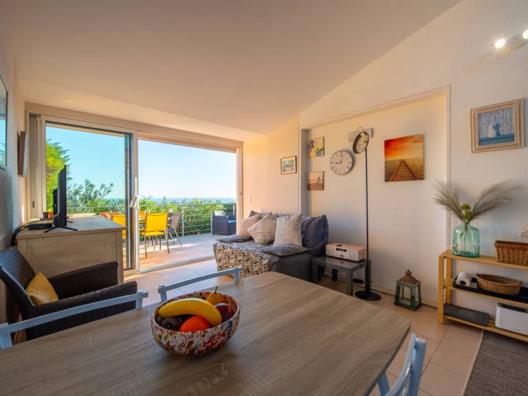 Fully equipped charming rental apartment with pool & terrace | Sea view | Pet-friendly — photo 4