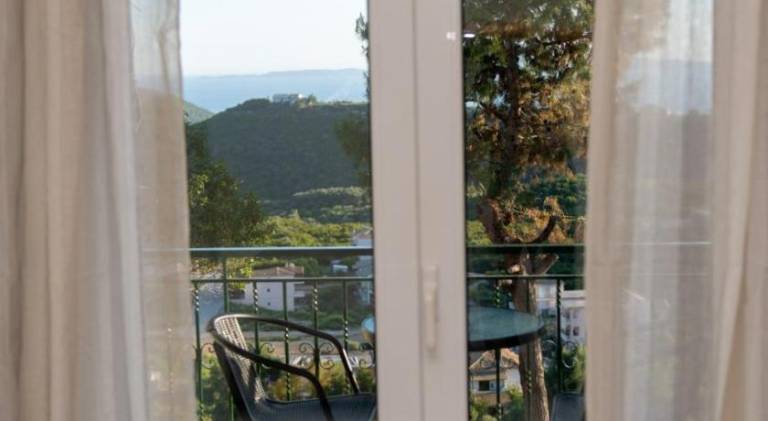 Sea and mountain hotel — photo 4