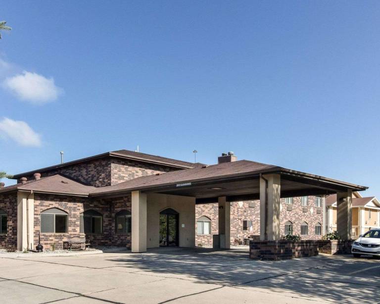 Quality Suites Near West Acres in Fargo, ND