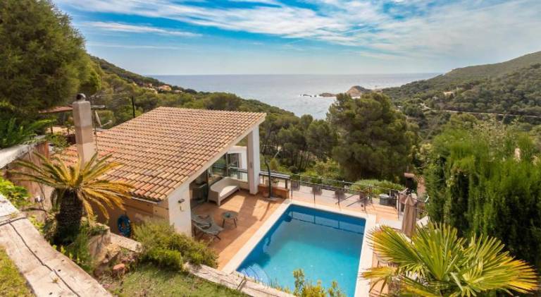 Fully equipped beautiful villa with yard, patio & private pool | Suitable for remote work | Pets are welcome in Begur