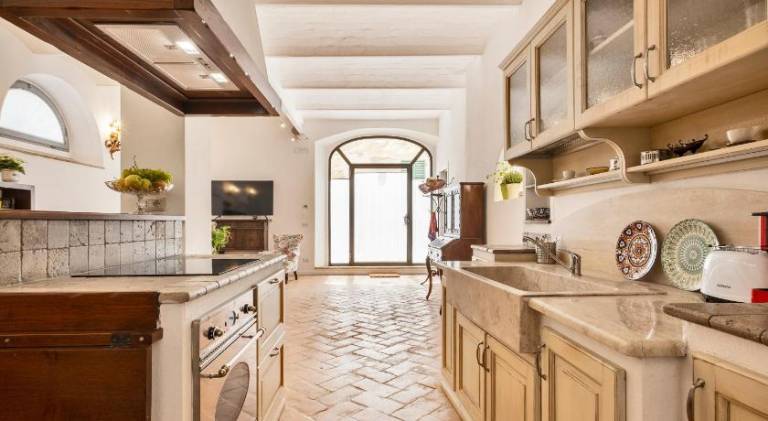 Beautiful apartment with pool, garden & patio | Perfect for remote work | Pets allowed — photo 2