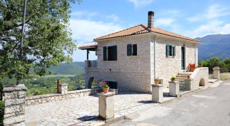 Villa with garden, patio & BBQ in Lefkada
