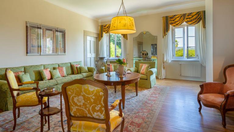 Fully equipped villa with private pool, hot tub & garden | Perfect for remote work | Pet-friendly — photo 4