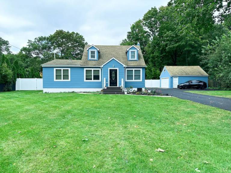 House  Centereach