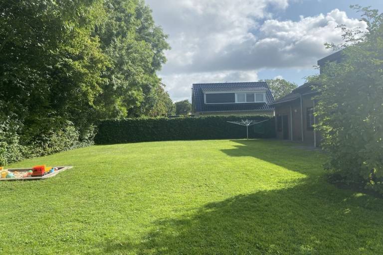 House with yard & patio — photo 5