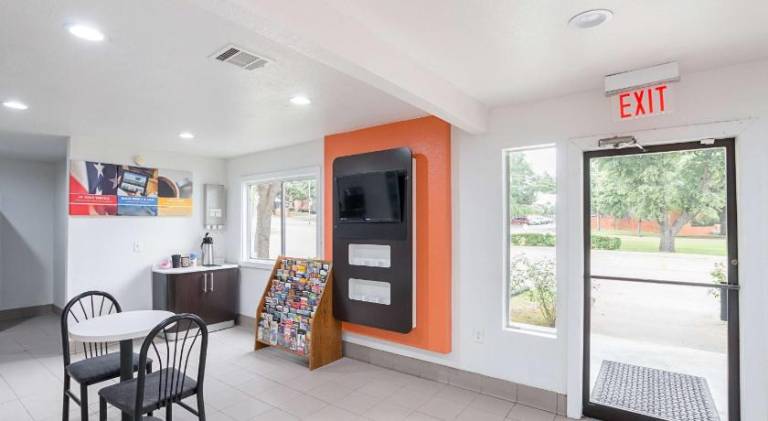 Motel 6 Grand Prairie, TX - Near Six Flags Drive — photo 5